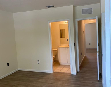 2766 Sw 82nd Avenue - Photo Thumbnail 11