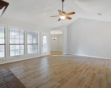 266 Pinyon Lane - Photo Thumbnail 4