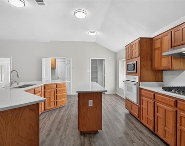 1101 Boyd Drive - Photo Thumbnail 4