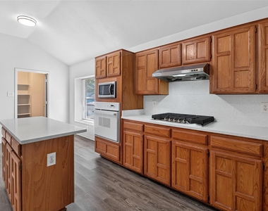 1101 Boyd Drive - Photo Thumbnail 5