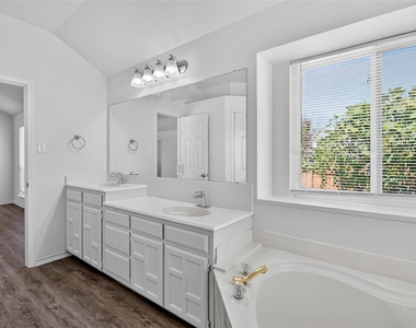 1101 Boyd Drive - Photo Thumbnail 8