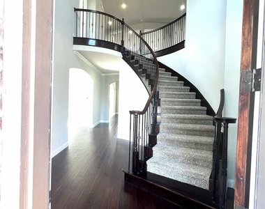 870 Sagebrush Drive - Photo Thumbnail 2