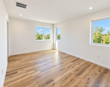 4315 Scurry Street - Photo Thumbnail 5