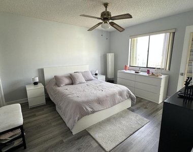 3138 Via Poinciana - Photo Thumbnail 6