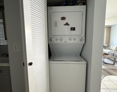 3138 Via Poinciana - Photo Thumbnail 5