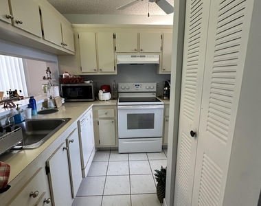 3138 Via Poinciana - Photo Thumbnail 3