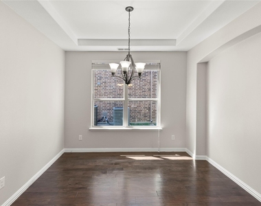 740 Sundrop Drive - Photo Thumbnail 5