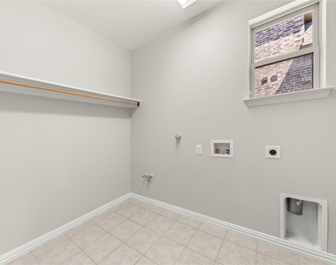740 Sundrop Drive - Photo Thumbnail 17