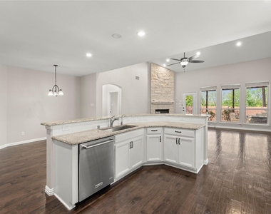 740 Sundrop Drive - Photo Thumbnail 9