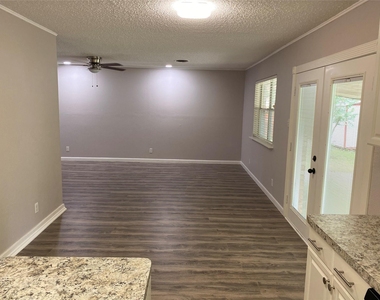 1213 Mary Drive - Photo Thumbnail 4