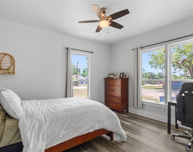 2200 N Beaton Street - Photo Thumbnail 15