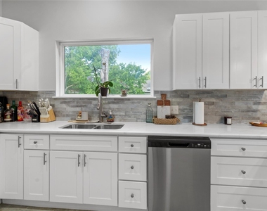 2200 N Beaton Street - Photo Thumbnail 11