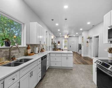 2200 N Beaton Street - Photo Thumbnail 9