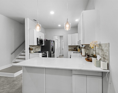 2200 N Beaton Street - Photo Thumbnail 7