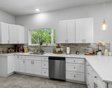 2200 N Beaton Street - Photo Thumbnail 8