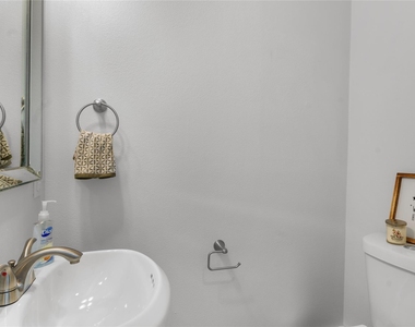 2200 N Beaton Street - Photo Thumbnail 13