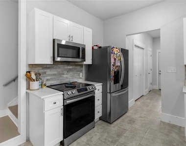 2200 N Beaton Street - Photo Thumbnail 10