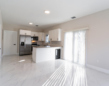 2284 Nw 82nd Street - Photo Thumbnail 2