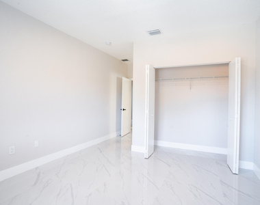 2284 Nw 82nd Street - Photo Thumbnail 12