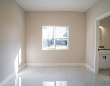 2284 Nw 82nd Street - Photo Thumbnail 5