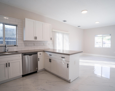 2284 Nw 82nd Street - Photo Thumbnail 3