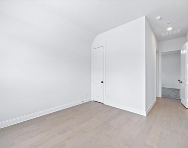 1901 Rockwood Lane - Photo Thumbnail 32