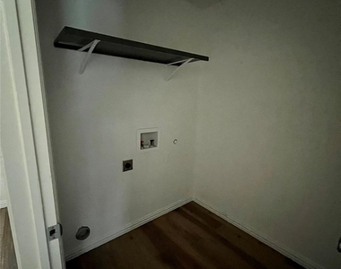 1528 N Broughton Street - Photo Thumbnail 2