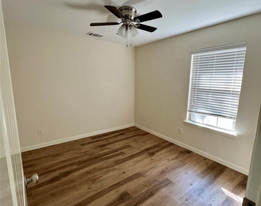 1528 N Broughton Street - Photo Thumbnail 1