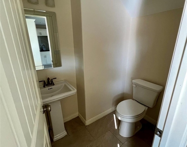 1528 N Broughton Street - Photo Thumbnail 5