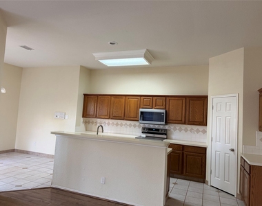 337 Sycamore Drive - Photo Thumbnail 9