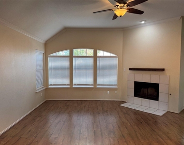 337 Sycamore Drive - Photo Thumbnail 2