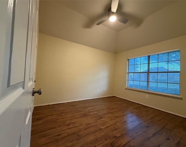 337 Sycamore Drive - Photo Thumbnail 15