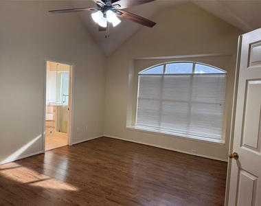 337 Sycamore Drive - Photo Thumbnail 5