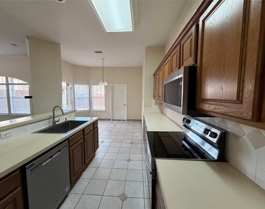 337 Sycamore Drive - Photo Thumbnail 10
