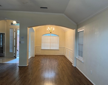 337 Sycamore Drive - Photo Thumbnail 3
