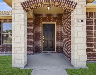 408 Northgate Drive - Photo Thumbnail 3