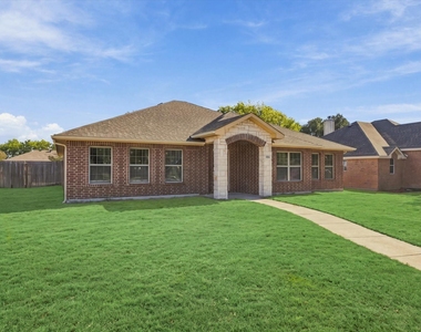 408 Northgate Drive - Photo Thumbnail 2
