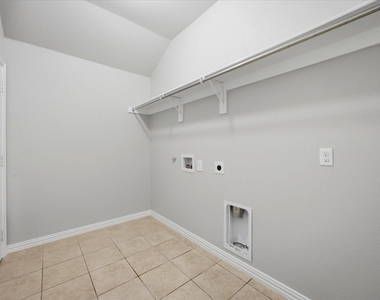 408 Northgate Drive - Photo Thumbnail 13