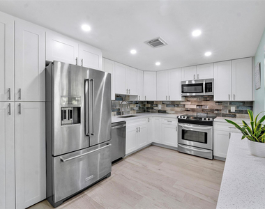 4261 W Palm Aire Drive - Photo Thumbnail 8
