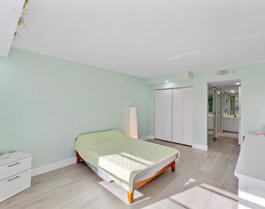 4261 W Palm Aire Drive - Photo Thumbnail 15