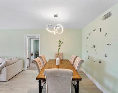 4261 W Palm Aire Drive - Photo Thumbnail 6