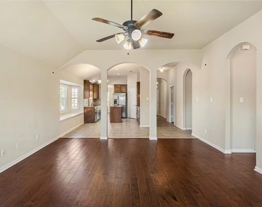 928 Wellington Drive - Photo Thumbnail 8