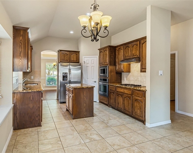 928 Wellington Drive - Photo Thumbnail 6