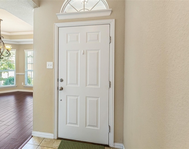 928 Wellington Drive - Photo Thumbnail 1