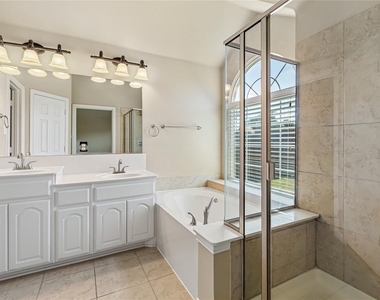 928 Wellington Drive - Photo Thumbnail 12