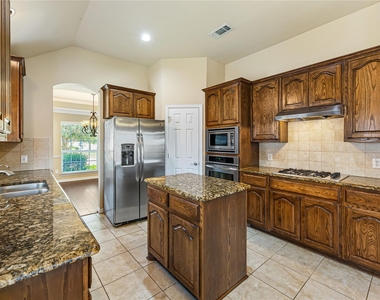 928 Wellington Drive - Photo Thumbnail 3