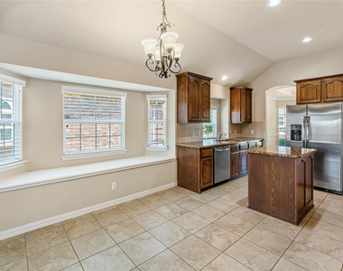 928 Wellington Drive - Photo Thumbnail 5