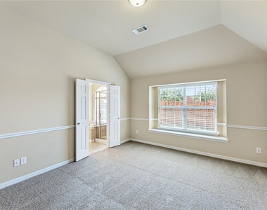 928 Wellington Drive - Photo Thumbnail 9