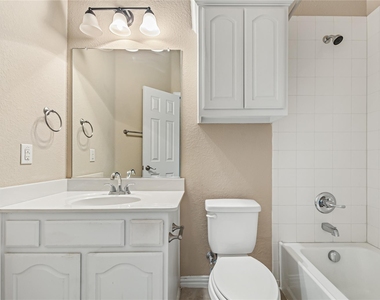 928 Wellington Drive - Photo Thumbnail 14