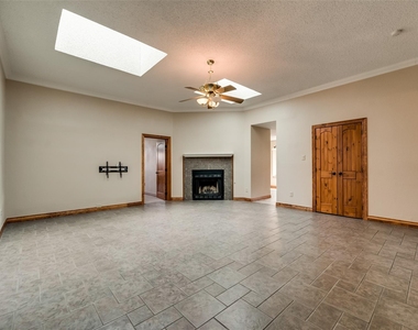 1307 E Branch Hollow Drive - Photo Thumbnail 11